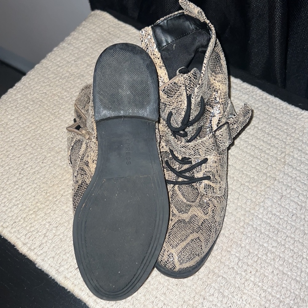 Express Boots - Picture 2 of 3